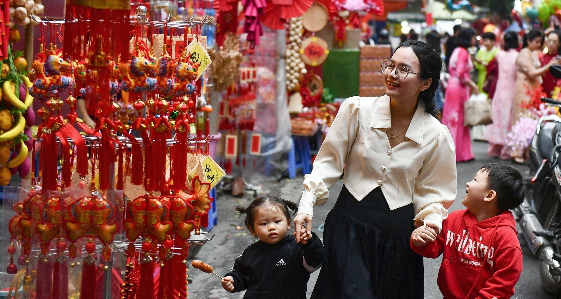 Submit to the Prime Minister a plan for 9 consecutive days off for Lunar New Year 2025