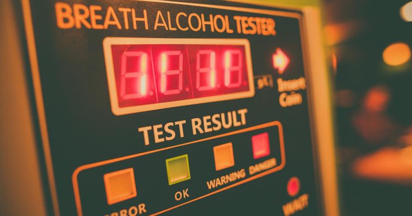 ¿Por qué Estados Unidos exige una concentración de alcohol en sangre inferior al 0,08 % para conducir?