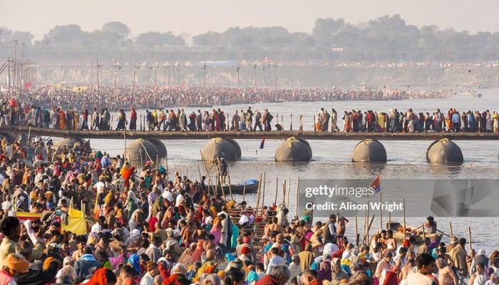 400 millions de personnes participent au plus grand festival de bains de masse au monde