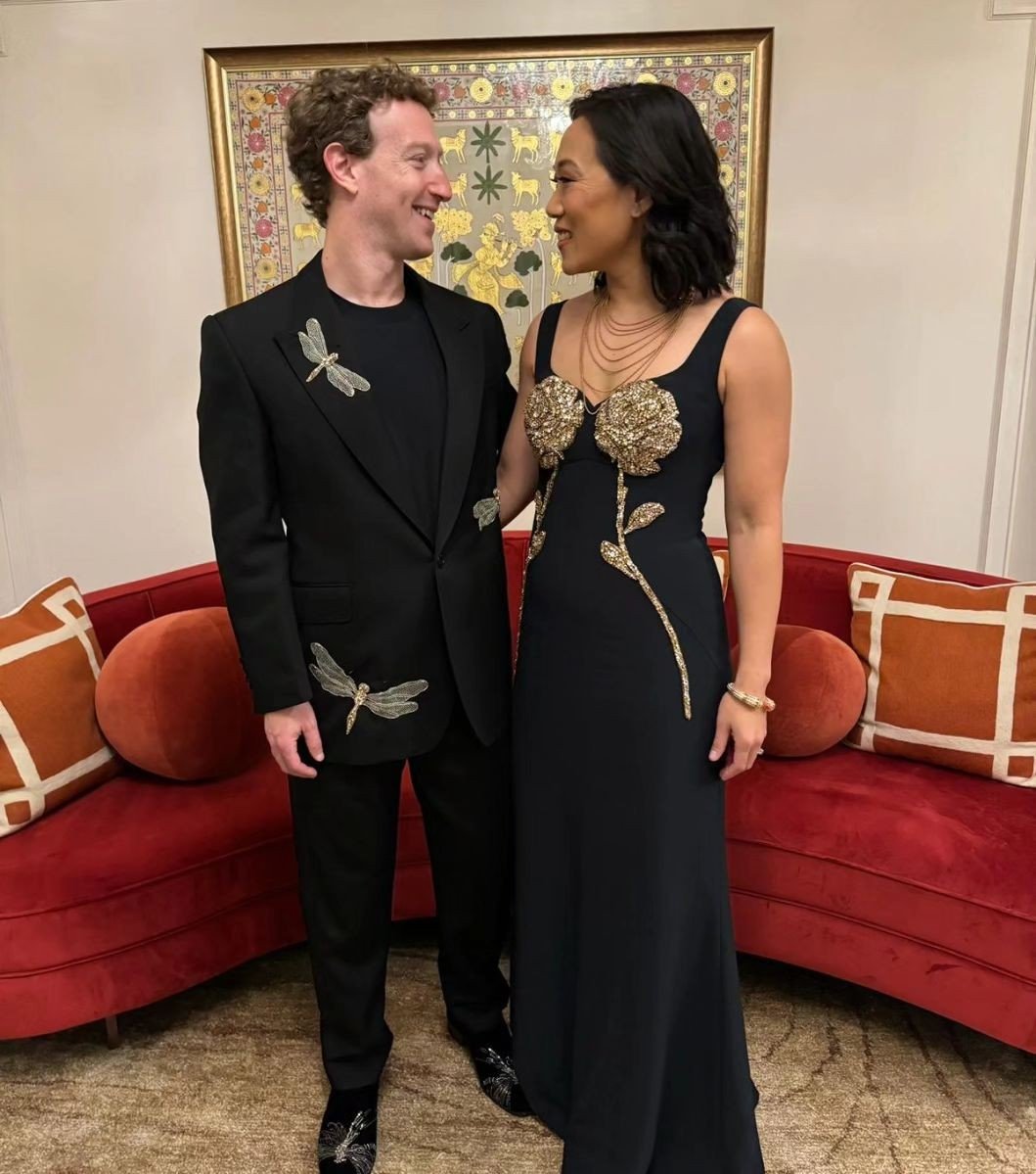 Le patron de Facebook, Mark Zuckerberg, et sa femme attirent l'attention lors d'une fête de mariage à 120 millions de dollars. Photo 2