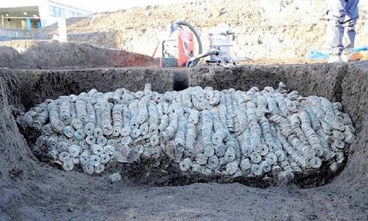 Schatz aus 100.000 antiken Münzen unter Baustelle vergraben