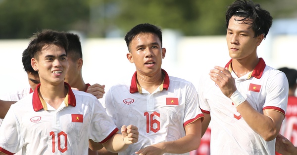 El entrenador Hoang Anh Tuan se arremanga para corregir errores en la selección sub-23 de Vietnam