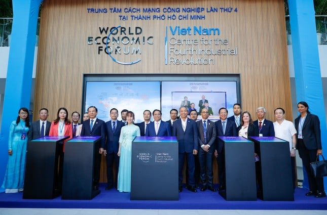 El Primer Ministro 'da' 20 palabras al Centro C4IR del Foro Económico Mundial en Ciudad Ho Chi Minh (foto 1)