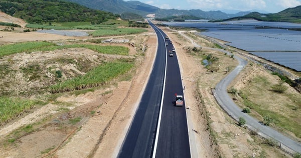 Nha Trang - Cam Lam Expressway before opening day