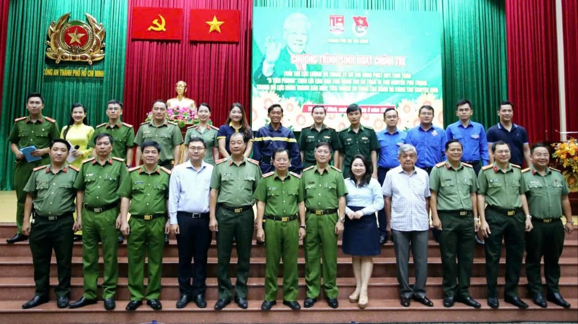 Youth of Ho Chi Minh City armed forces promote the spirit of "5 pioneers"