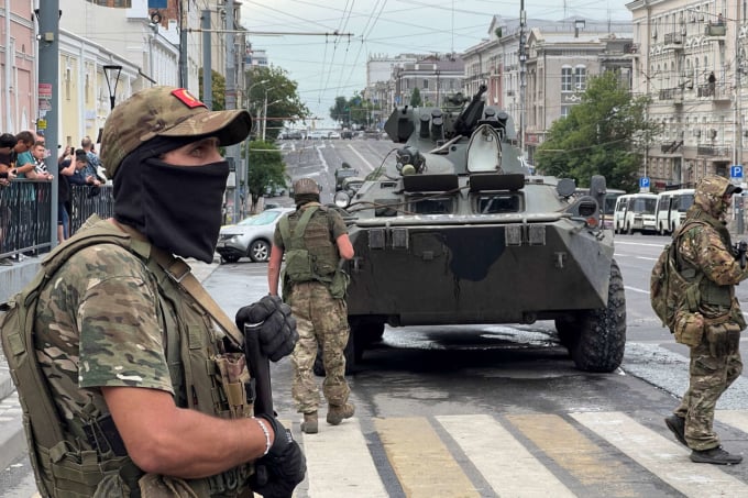 6月24日、ロストフ・ナ・ドヌのワグナー軍兵士と装甲車両。写真：AFP