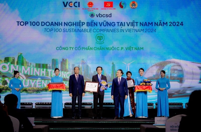 CP Vietnam recibió dos prestigiosos premios en la ceremonia de anuncio de Empresas Sostenibles en Vietnam en 2024