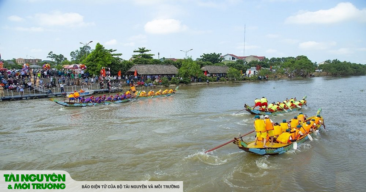 Merkmale des Wassergott-Anbetungsfestivals im Tien Bat-Land