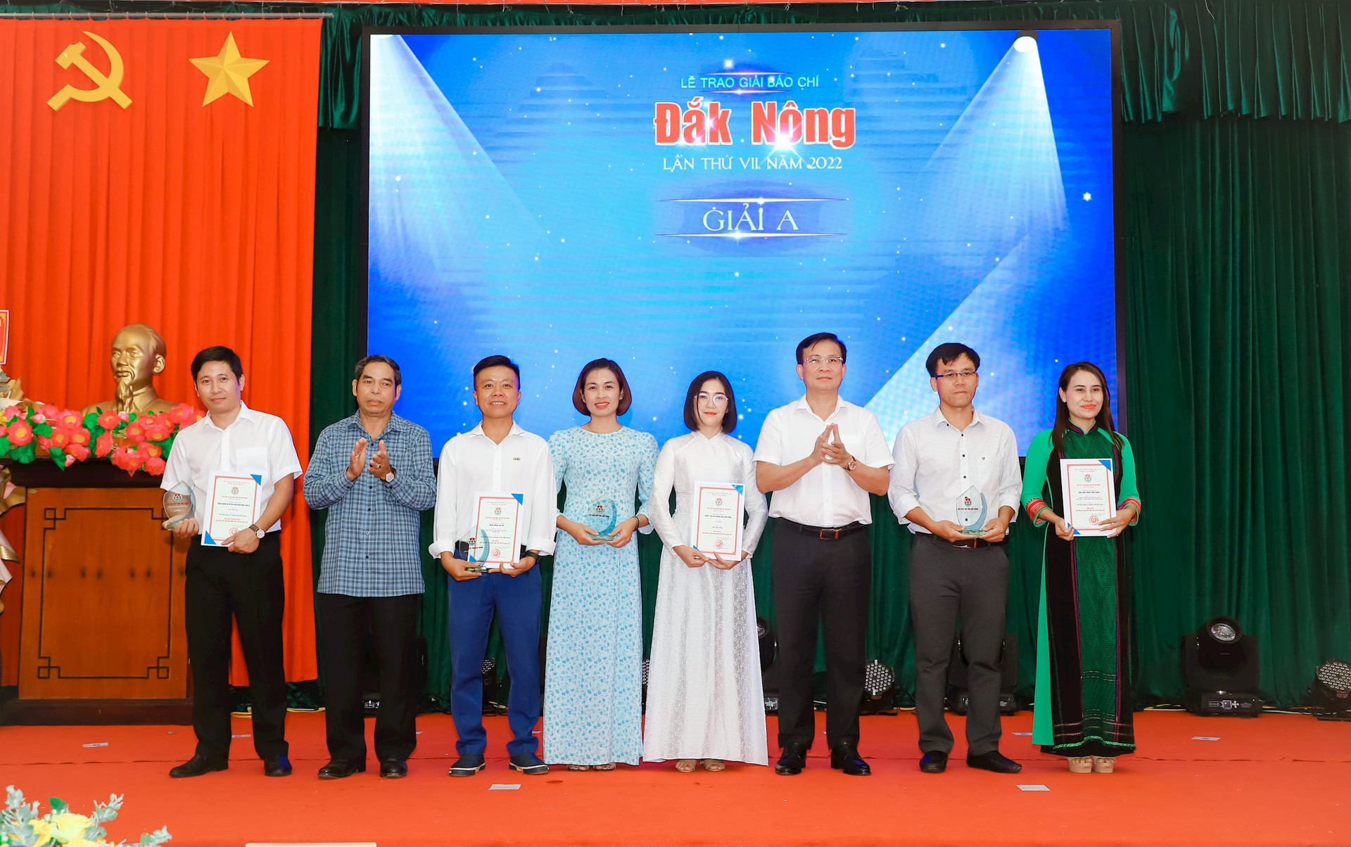 Dak Nong province organizes the first Dak Nong provincial press award ceremony with photo 1