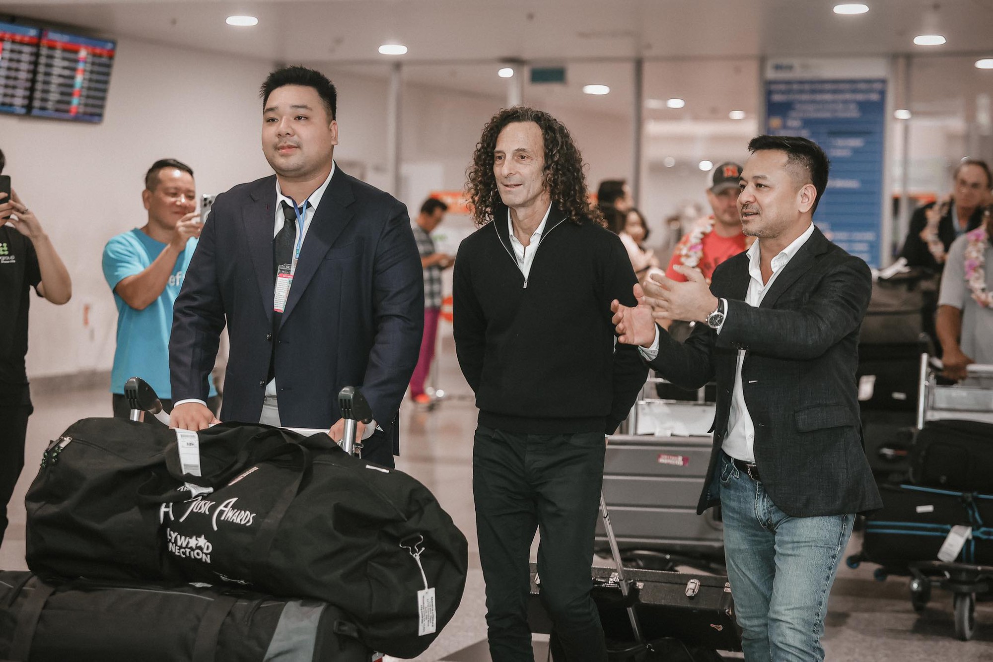 Kenny G đã tới Hà Nội, sẵn sàng cho buổi biểu diễn đỉnh cao - Ảnh 2.
