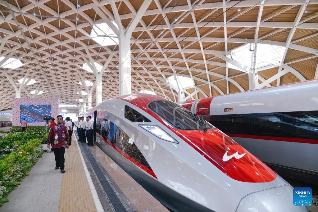 Tàu cao tốc đầu tiên ở Đông Nam Á: 8 năm, 7,3 tỷ USD và 350km/h