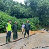 Une route a été gravement endommagée après l'impact des inondations à Yen Bai. (Photo : PV/Vietnam+)