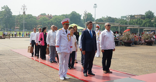 Delegación de alto nivel del Comité del Partido en Ciudad de La Habana visita al Presidente Ho Chi Minh