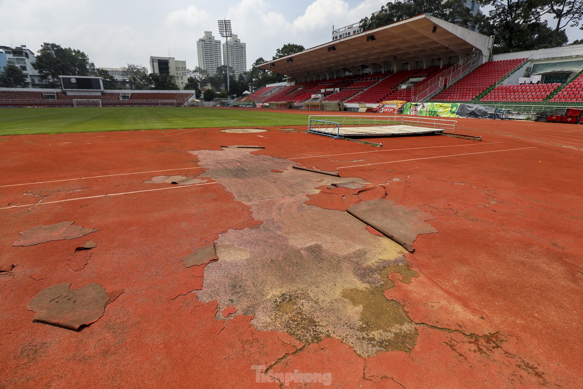 Testigos de la grave degradación del estadio más antiguo de Vietnam foto 16