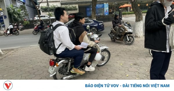 Tái diễn tình trạng nhiều học sinh không đội mũ bảo hiểm