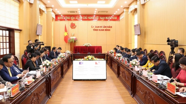 La capitale Vientiane (Laos) et la province de Ninh Binh ont signé un protocole d'accord sur la coopération dans divers domaines.