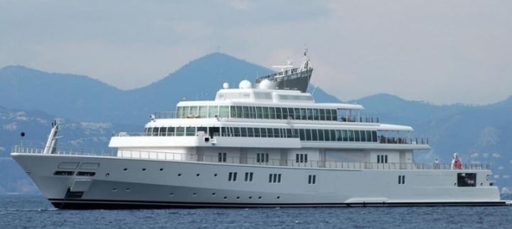 Billionaire David Geffen's 138m yacht named Rising Sun is worth 300 million USD.