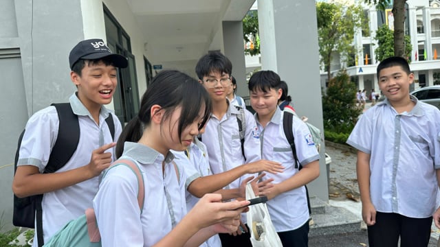 Les étudiants ne sont pas autorisés à utiliser les téléphones portables en classe.