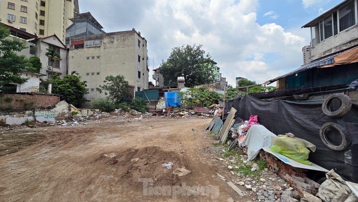 Hanoi : une route de 420 m de long d'une valeur de 1 400 milliards de VND n'est toujours pas terminée après 8 ans Photo 9