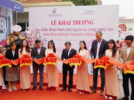 L'hôpital universitaire de médecine de Hanoi ouvre un centre d'imagerie mammaire de haute technologie