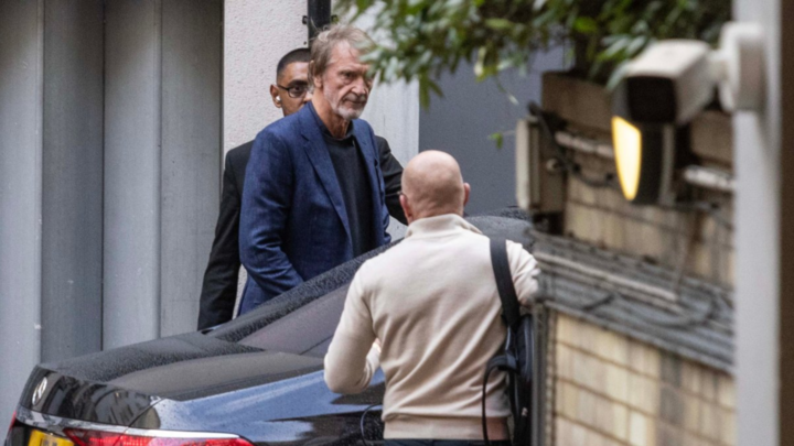 Vorsitzender Jim Ratcliffe vor dem INEOS-Hauptsitz (London), wo am Abend des 8. Oktober die Sitzung des Vorstands von Man Utd stattfand.