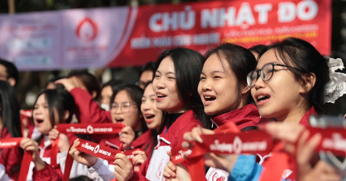 Overcoming the cold, thousands of young people lined up to donate blood to save lives