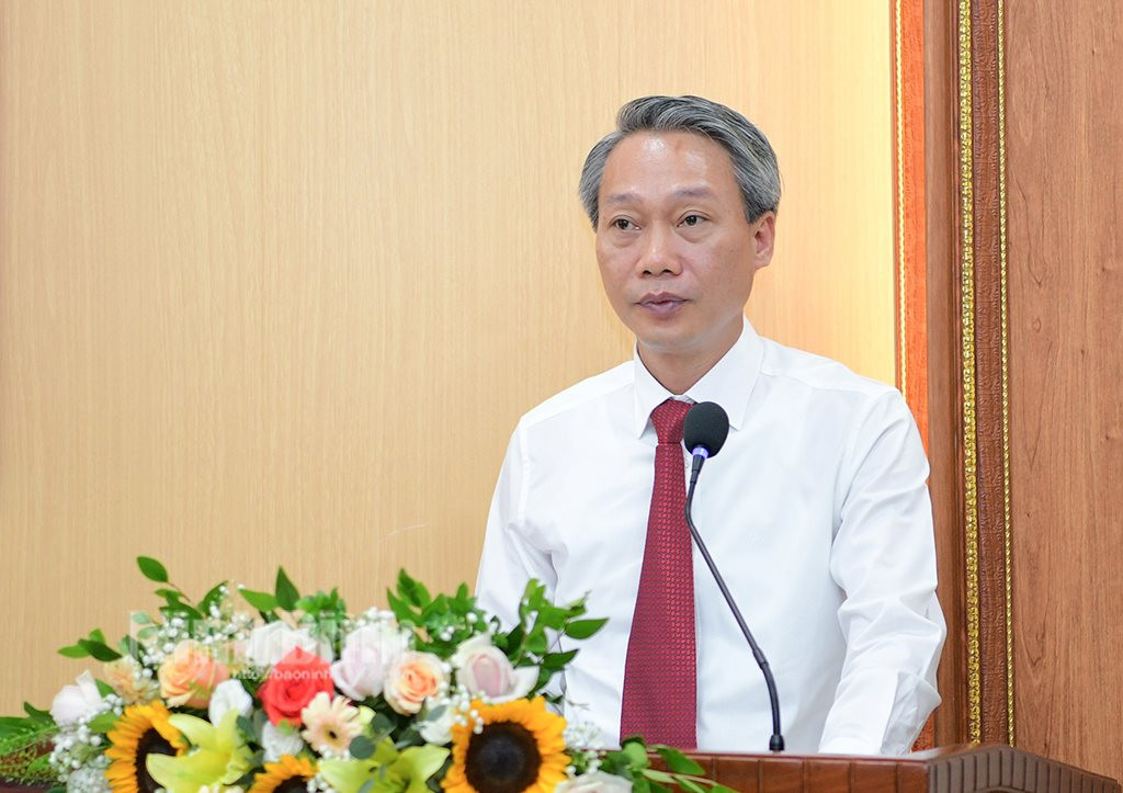 cong-bo-quyet-dinh-cua-ban-thuong-vu-tinh-uy-ve-cong-tac-can-24eac.jpg