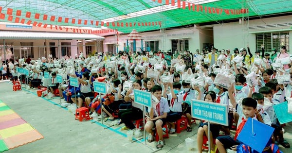 CapitaLand Development soutient l'achat de fournitures scolaires pour 1 400 élèves dans quatre écoles au Vietnam