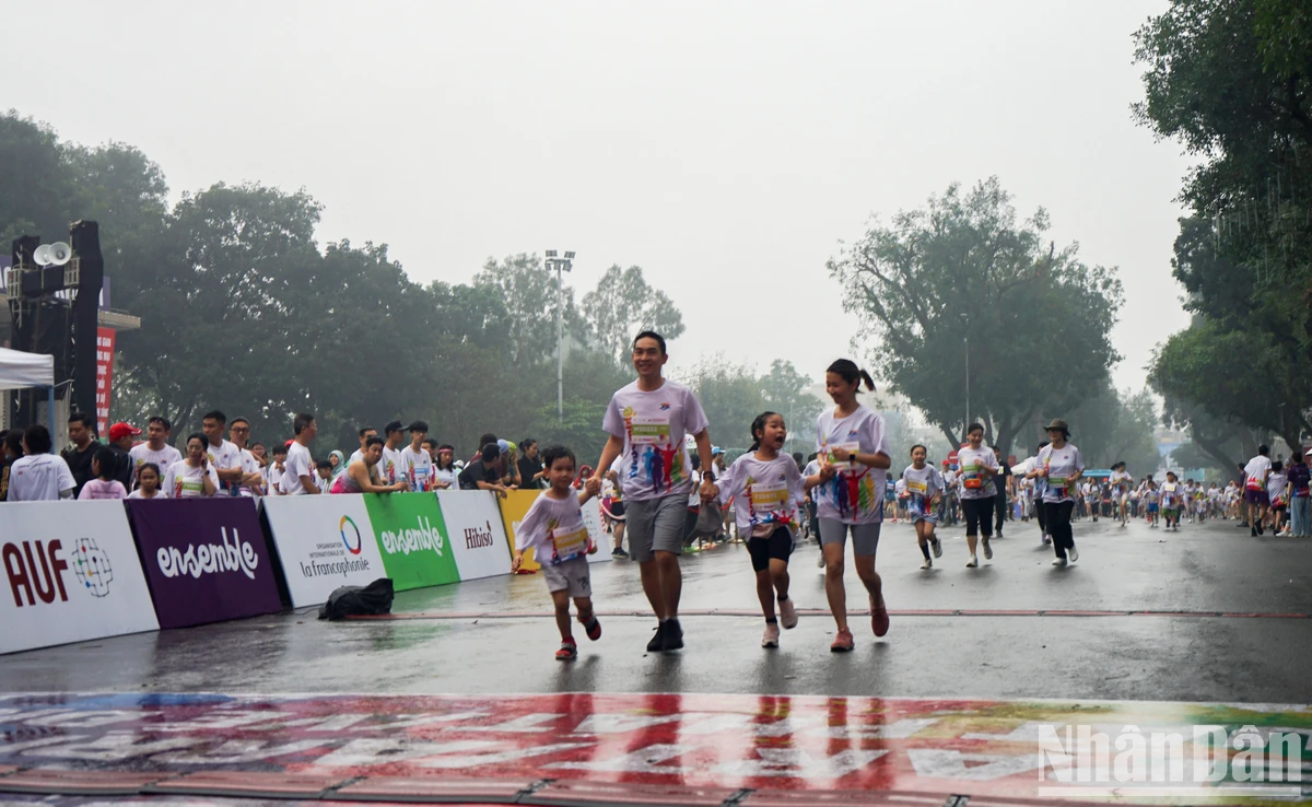 [ภาพ] Francophone Run 2024 เชื่อมโยงชุมชนผู้รักฝรั่งเศสในเวียดนาม ภาพที่ 4