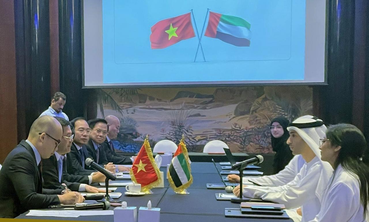 Minister of Industry and Trade Nguyen Hong Dien and UAE Minister of State and Minister of Foreign Trade Thani Bin Ahmed Al Zeyoudi announced the launch of CEPA negotiations.