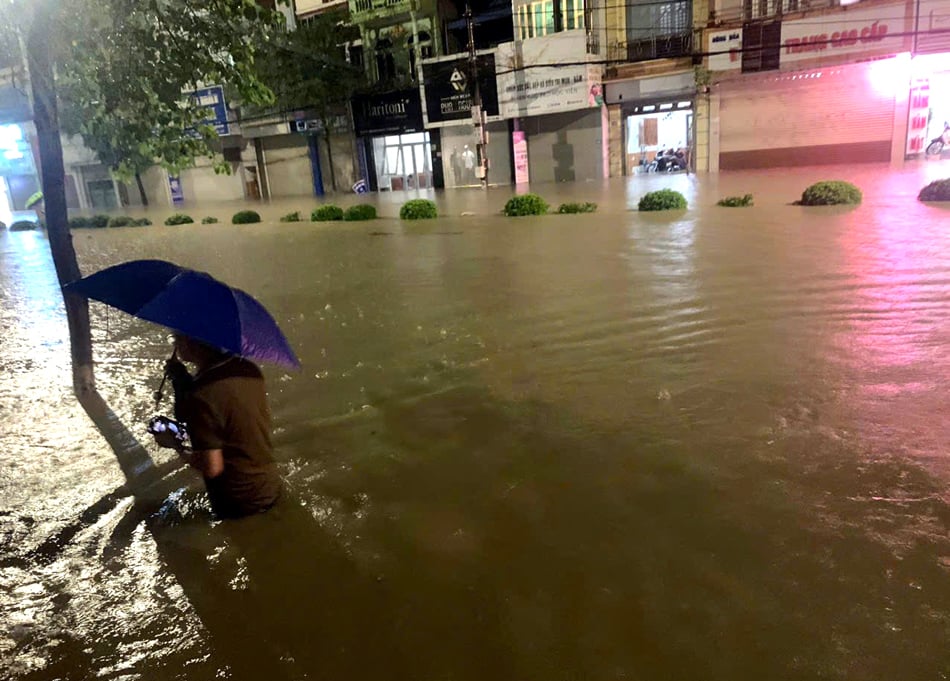 Many roads were flooded due to heavy rain.