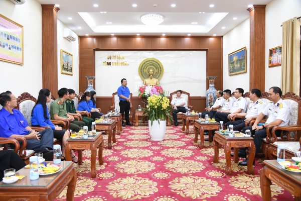 กองทัพเรือภาค 5 และสหภาพเยาวชนจังหวัดอันซาง เสริมการประสานงานด้านการโฆษณาชวนเชื่อเกี่ยวกับทะเลและเกาะต่างๆ