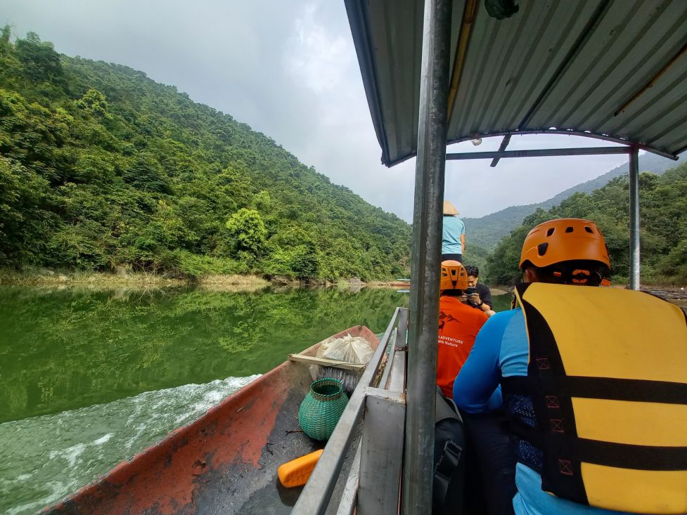 ล่องเรือกลางทะเลสาบวายเมียว ภาพโดย : ฮวงจี้