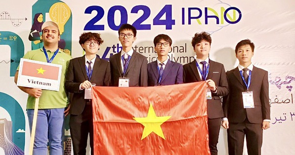 Dos estudiantes varones de Bac Giang ganaron medallas de oro en la Olimpiada Internacional de Física de 2024