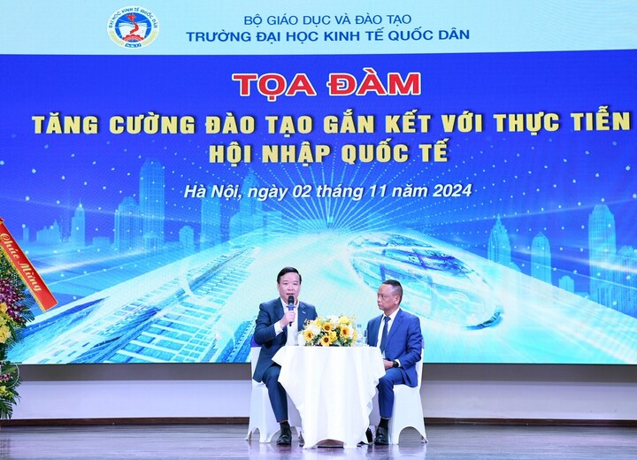 Tọa đàm “Tăng cường đào tạo gắn kết thực tiễn hội nhập kinh tế”.