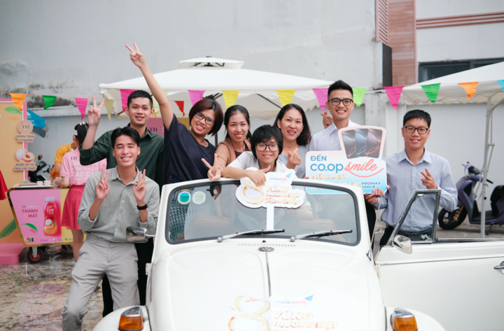 Co.opSmile tổ chức 2 ngày roadshow dạo quanh thành phố mừng sinh nhật lần thứ 8 - 3