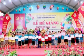 Nguyen Tien Nam es el alumno destacado de la escuela secundaria Van Lang.