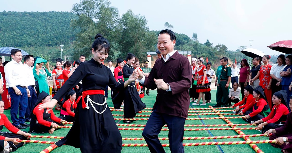 Minister Do Duc Duy attended the National Great Unity Day in village 3, Minh Quan commune, Tran Yen district, Yen Bai province.