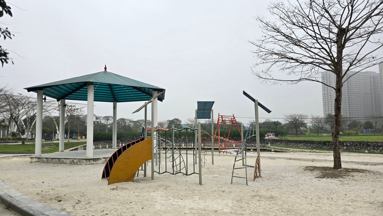 Estado actual del parque con forma de guitarra valorado en 200 mil millones de dongs en Hanoi foto 17