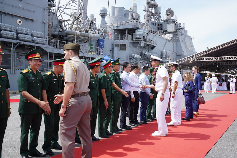 Nhóm tàu sân bay USS Ronald Reagan của Mỹ thăm Việt Nam - Ảnh 5.