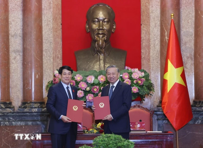 [Photo] General Secretary To Lam and President Luong Cuong hand over the duties of President photo 2