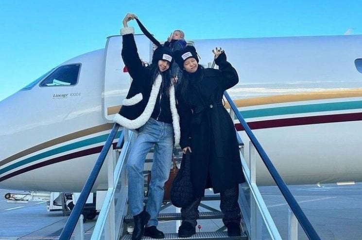 Die südkoreanische Fluggesellschaft hat einen Vertrag mit YG Entertainment unterzeichnet, um offizieller Sponsor der Welttournee von Blackpink zu werden, mit dem Ziel, „die koreanische Kultur zu fördern und ihr globales Profil zu schärfen“.