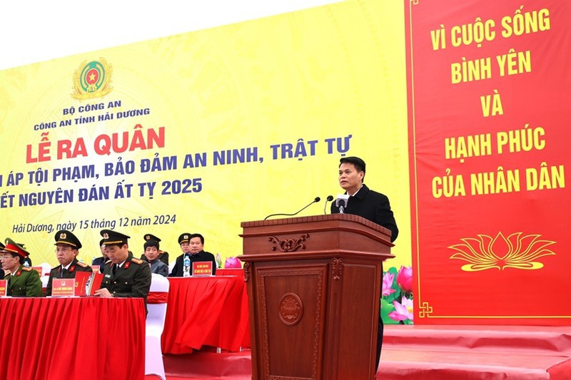 El presidente del Comité Popular Provincial de Hai Duong y jefe del Comité Directivo 138, Le Ngoc Chau, habló en la ceremonia de lanzamiento. Foto: TTT