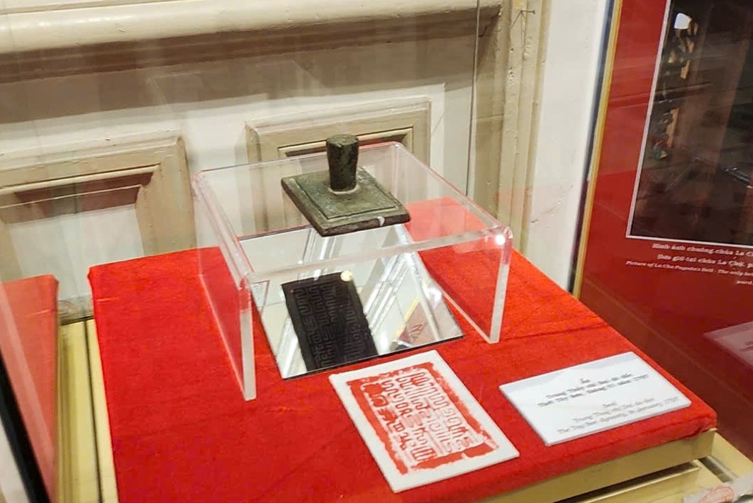 ホーチミン市で展示されているフエ地方フースアン地方の貴重な骨董品のクローズアップ写真2