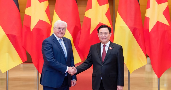 Chủ tịch Quốc hội Vương Đình Huệ hội kiến Tổng thống Đức Frank-Walter Steinmeier