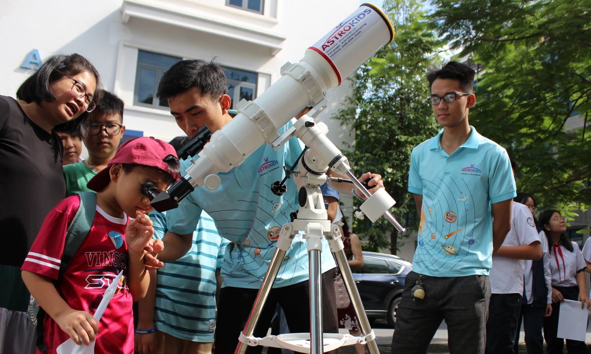 ハノイの学生が宇宙探査を体験