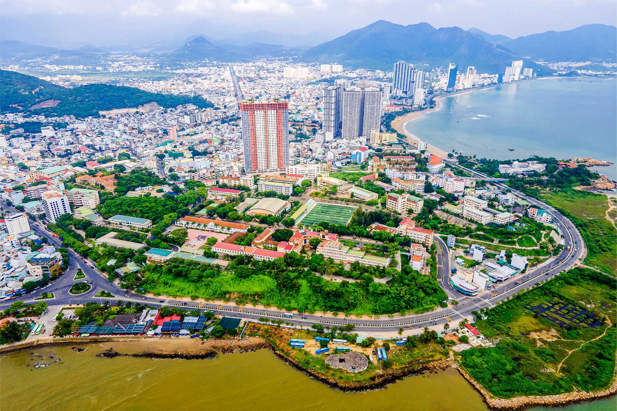 Trường ĐH Nha Trang: 65 năm đào tạo gần 110.000 người từ cao đẳng đến tiến sĩ- Ảnh 2.