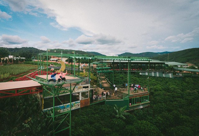 Những quán cà phê view đẹp nhất tại Đà Lạt dành cho tín đồ mê 'sống ảo'- Ảnh 2.