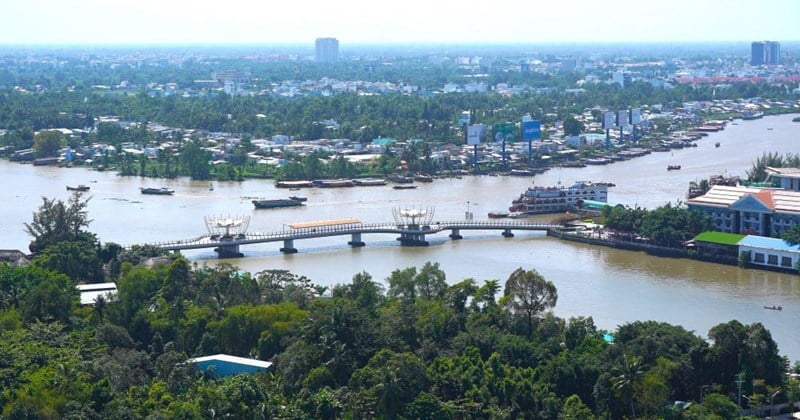 Removing bottlenecks, developing Can Tho into a logistics center in the Mekong Delta region