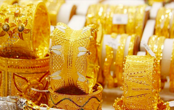 Gold rings and world gold prices rebound strongly